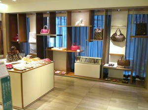 249168_526654977396799_568591058_n